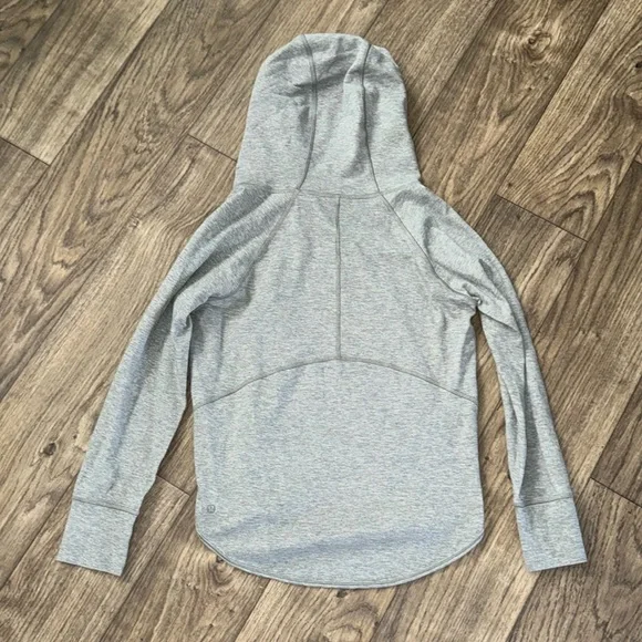 Lululemon Women’s Gray Sweatshirt - Picture 3 of 5